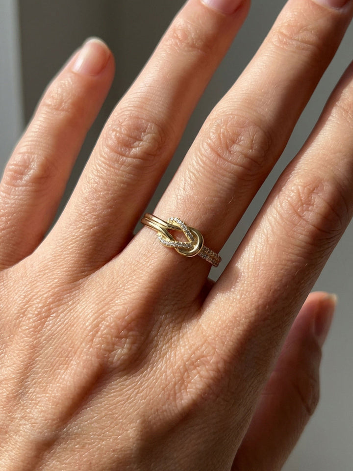 Anello nodo d’amore con zircone cubico