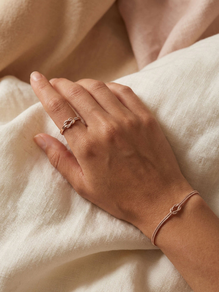 Anello nodo d’amore con zircone cubico